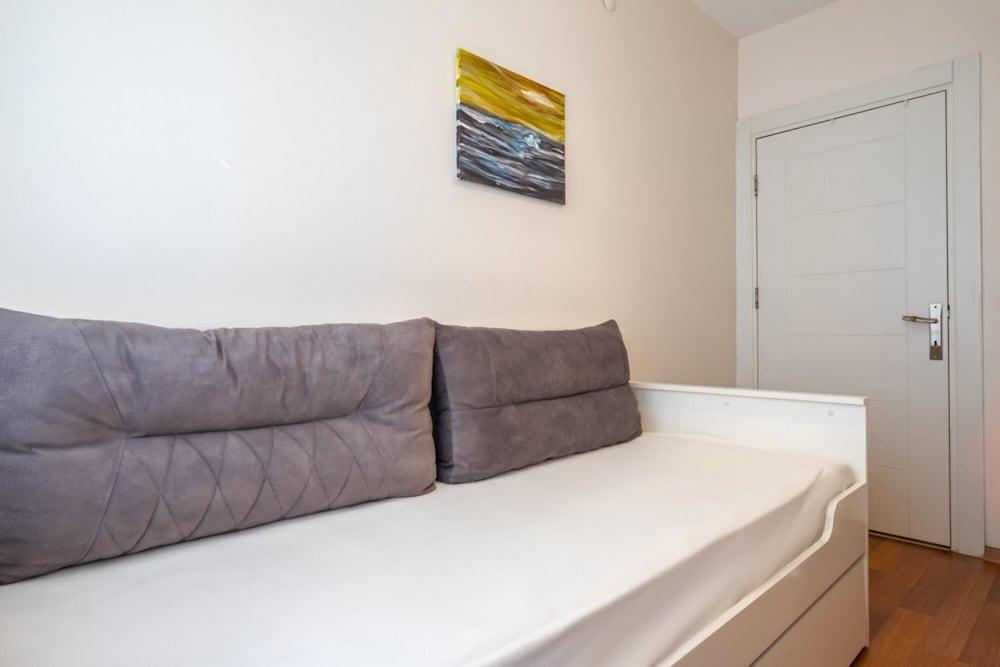 PLEASANT FLAT WITH CENTRAL LOCATION IN SISLI — ISTANBUL — фотография отеля №5