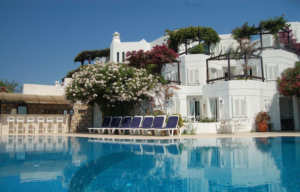 ANTIK TIYATRO — BODRUM