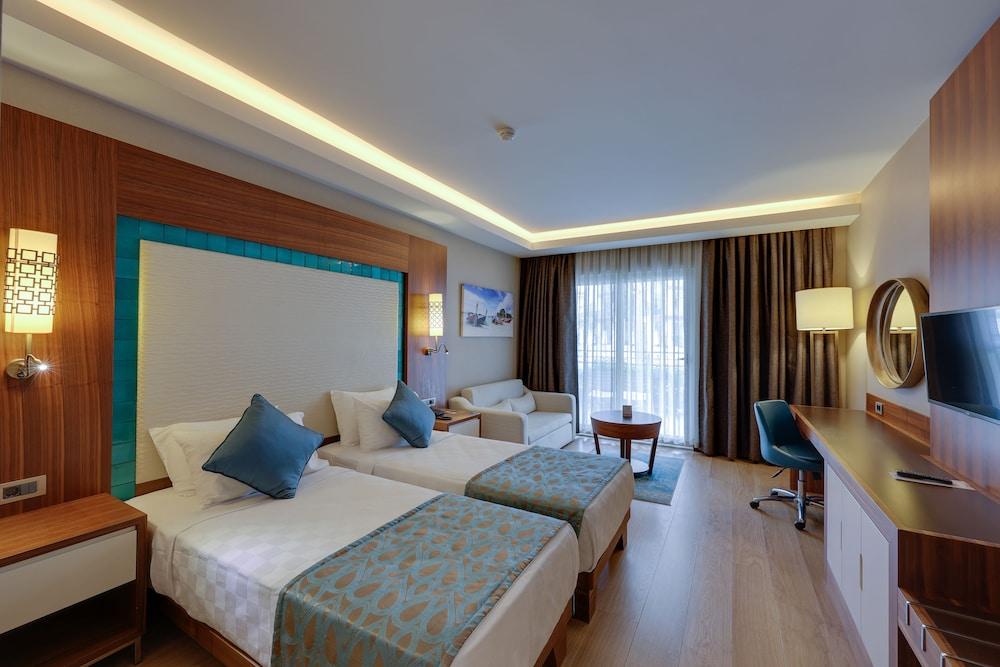 RAMADA HOTEL & SUITES BY WYNDHAM KUSADASI — KUSADASI — fotografie hotel nr. 4