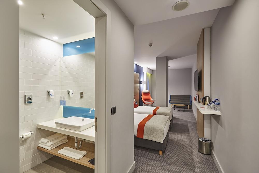 HOLIDAY INN EXPRESS ISTANBUL - ATAKOY METRO — ISTANBUL — фотография отеля №3