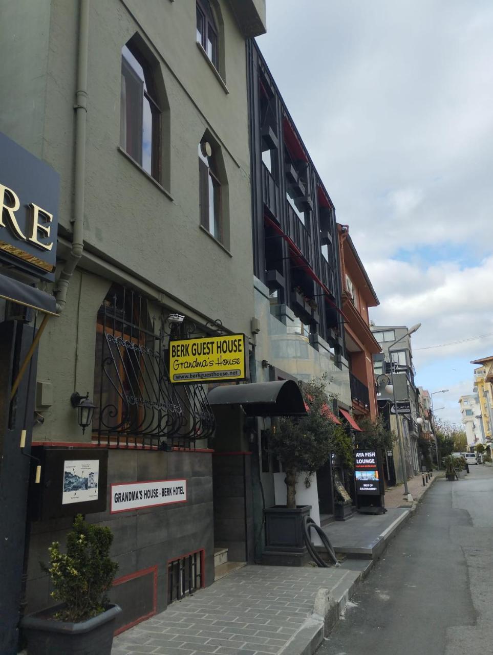 BERK GUESTHOUSE — ISTANBUL