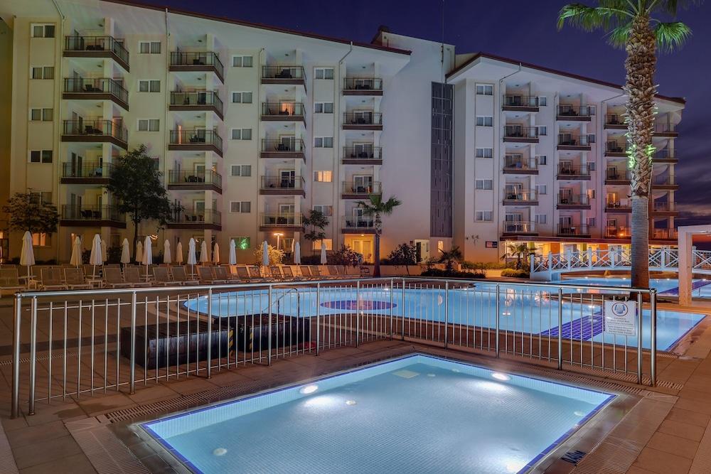 RAMADA HOTEL & SUITES BY WYNDHAM KUSADASI — KUSADASI — fotografie hotel nr. 26