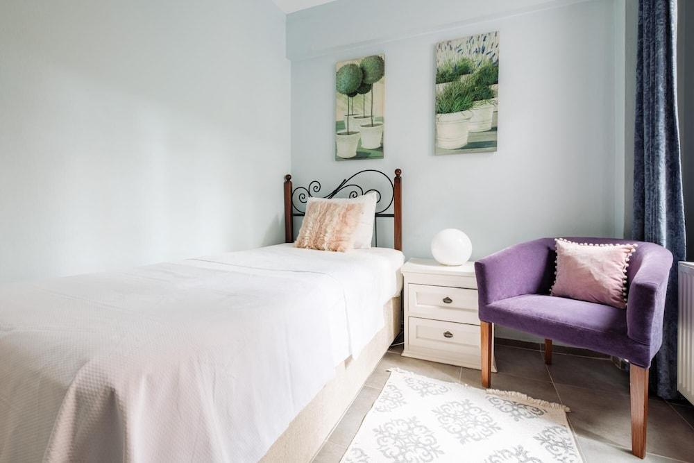 LOVELY FLAT W BALCONY 5 MIN TO ISTIKLAL AVE — ISTANBUL — фотография отеля №9