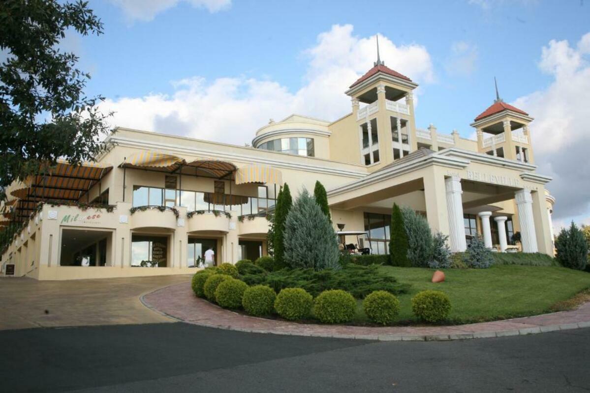 BELLEVILLE HOTEL — DUNI