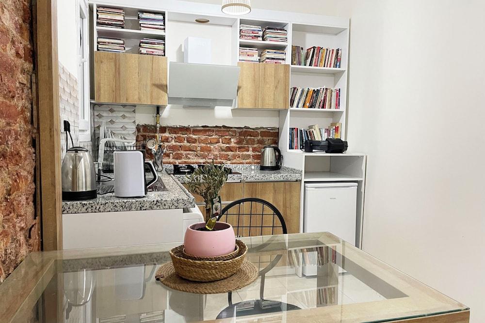 2BR AND 2BATH BALCONY APT IN HEART OF ISATANBUL #3 — ISTANBUL — fotografie hotel nr. 8