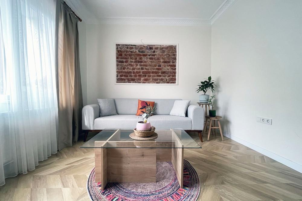 2BR AND 2BATH BALCONY APT IN HEART OF ISATANBUL #3 — ISTANBUL — fotografie hotel nr. 12