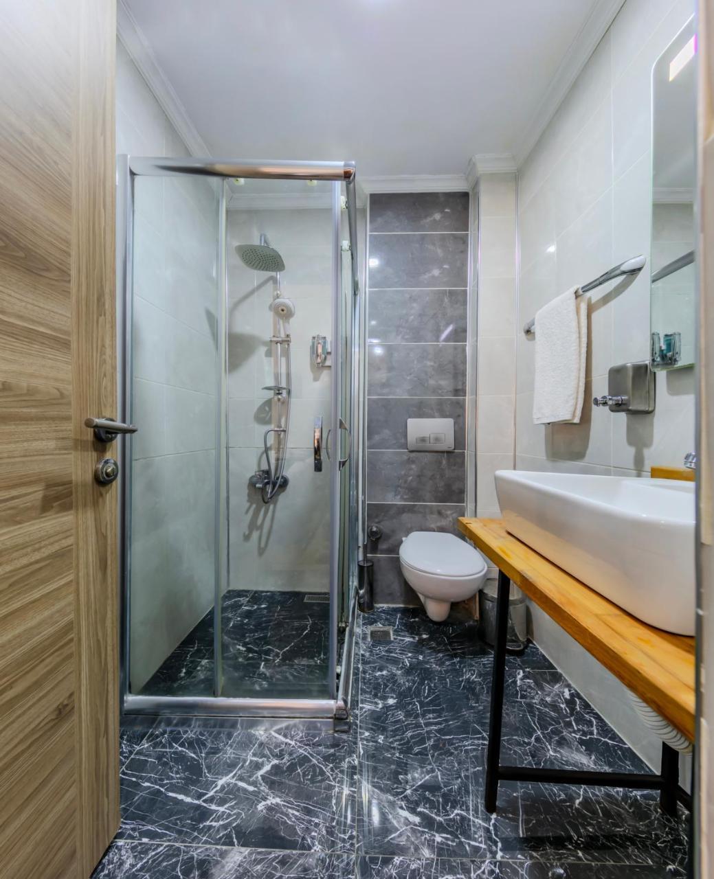LA PAZZA SUITES — ISTANBUL — фотография отеля №2