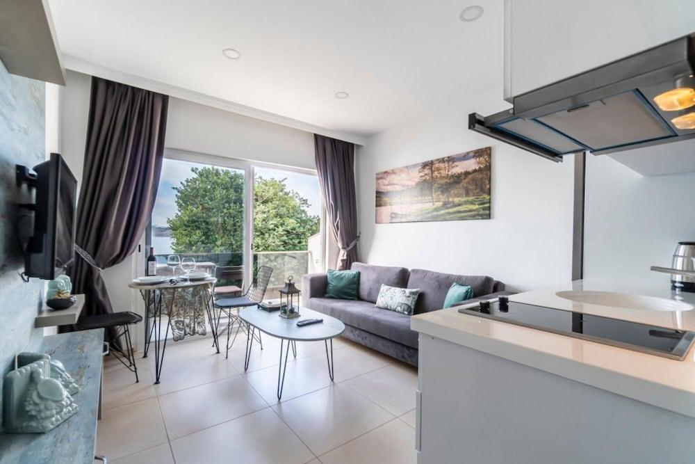 SEAFRONT FLAT WITH EXCELLENT SEA VIEW IN BODRUM — BODRUM — фотография отеля №16