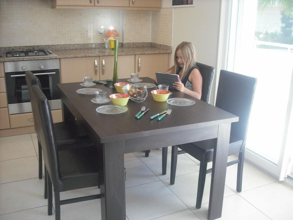 GORGEOUS 2 BED PRIVATE GROUND FLOOR HOME IN ONE OF SIDES MOST EXCLUSIVE COMMUNI — SIDE — фотография отеля №24