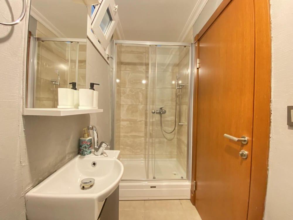 MISSAFIR FLAT WITH BOSPHORUS VIEW IN KUZGUNCUK — ISTANBUL — фотография отеля №23