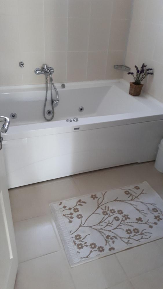 GORGEOUS 2 BED PRIVATE GROUND FLOOR HOME IN ONE OF SIDES MOST EXCLUSIVE COMMUNI — SIDE — фотография отеля №12