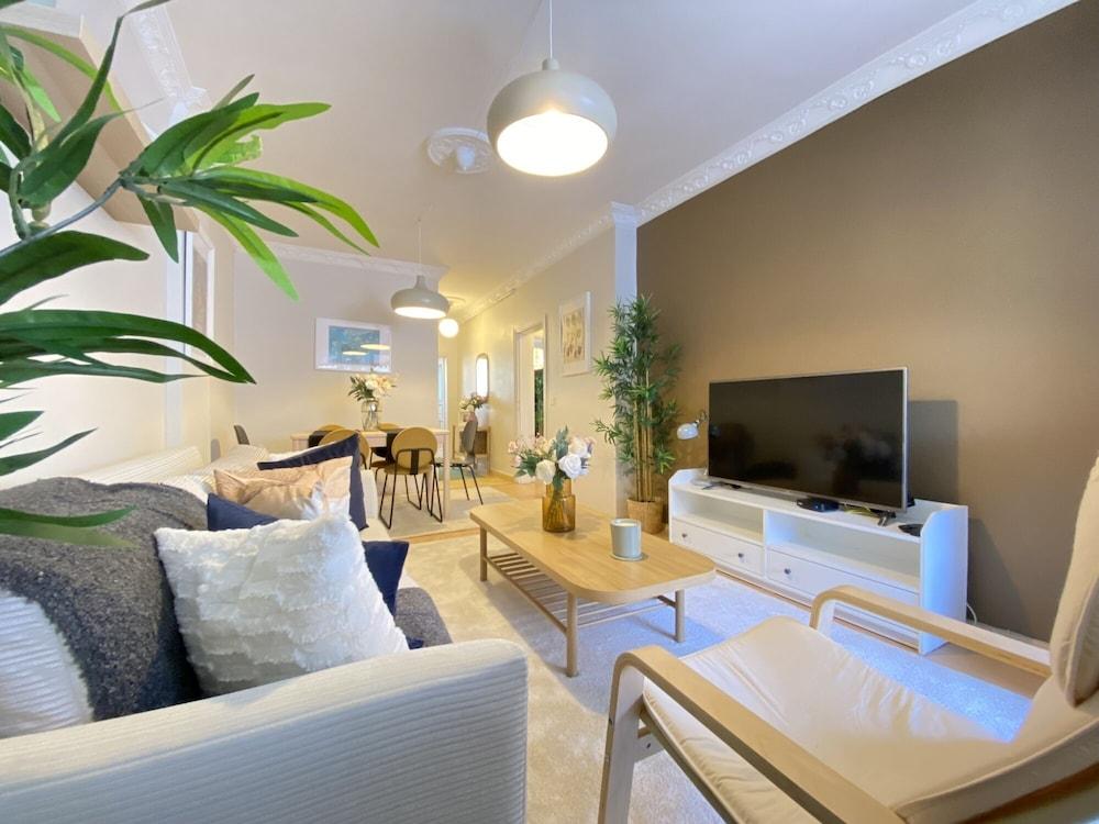 COZY AND CLASSY FLAT NEAR TAKSIM SQUARE IN BEYOGLU — ISTANBUL