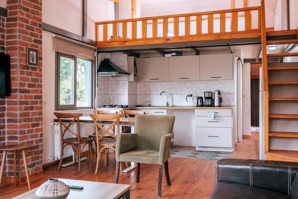 STUNNING SEA VIEW LOFT 5 MIN TO PARK IN KUZGUNCUK — ISTANBUL — фотография отеля №11