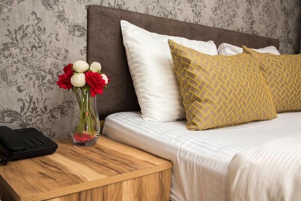 HONEY HOTEL — ISTANBUL