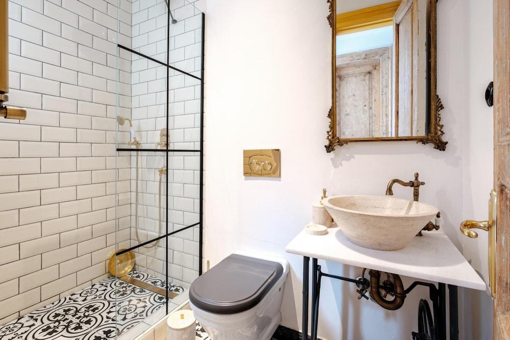 FLAT WITH BALCONY 8 MIN TO ISTIKLAL AVENUE — ISTANBUL — fotografie hotel nr. 4