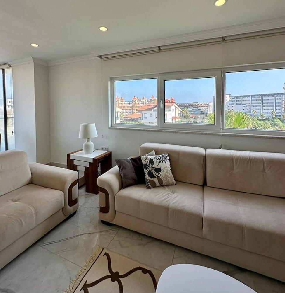 BABYLON 40 - 2 BED PRIVATE HOME SLEEPS UP TO 6 CLOSE TO EVERYTHING — SIDE — фотография отеля №9