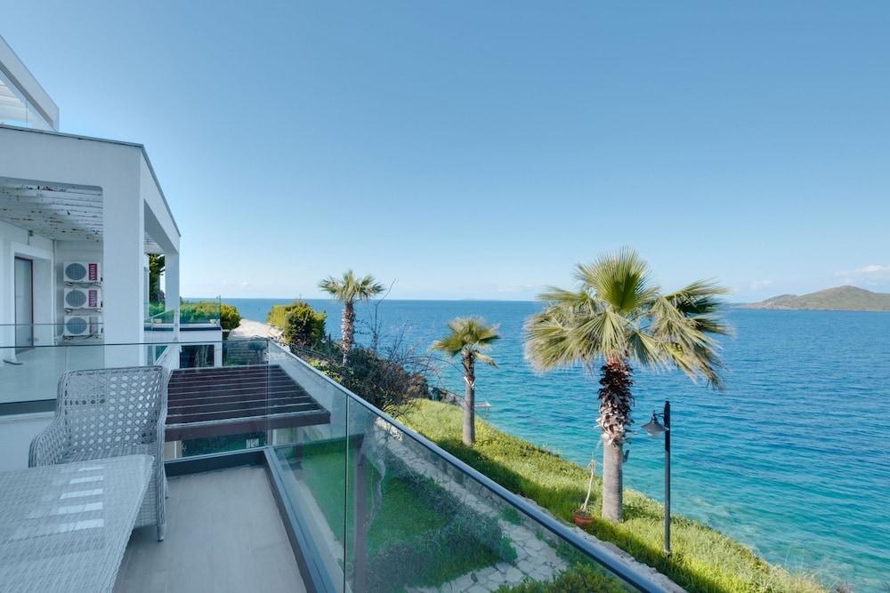 LUXURY WATERFRONT HOUSE 9 MIN TO YALIKAVAK MARINA — BODRUM