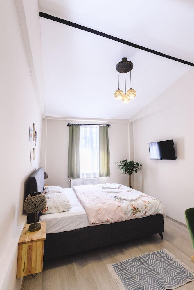 FULLY EQUIPPED ROOM AT TAKSIM — ISTANBUL — фотография отеля №2