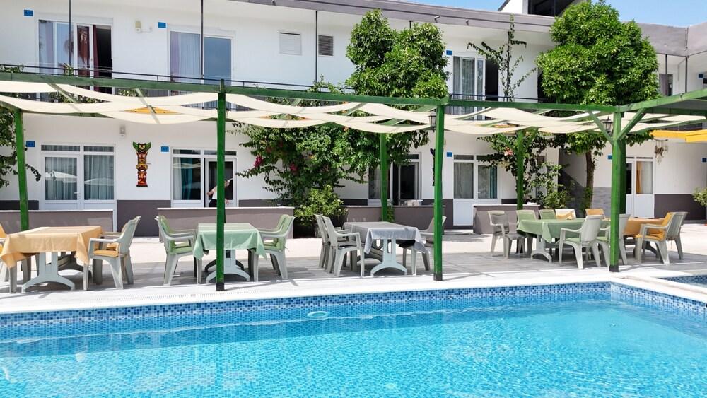 HILLSIDE APART HOUSE — SIDE — fotografie hotel nr. 5