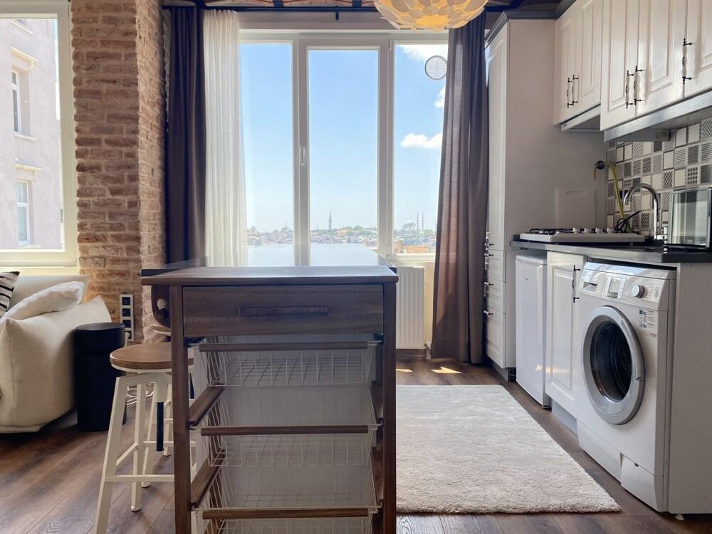 FLAT W CITY VIEW NEAR GALATA TOWER IN ISTIKLAL AVE — ISTANBUL — фотография отеля №9