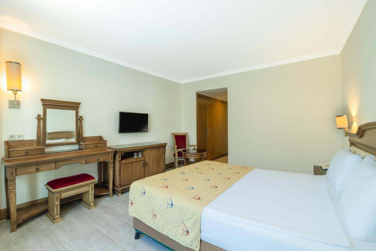 CRYSTAL ADMIRAL RESORT SUITES & SPA — SIDE — фотография отеля №3