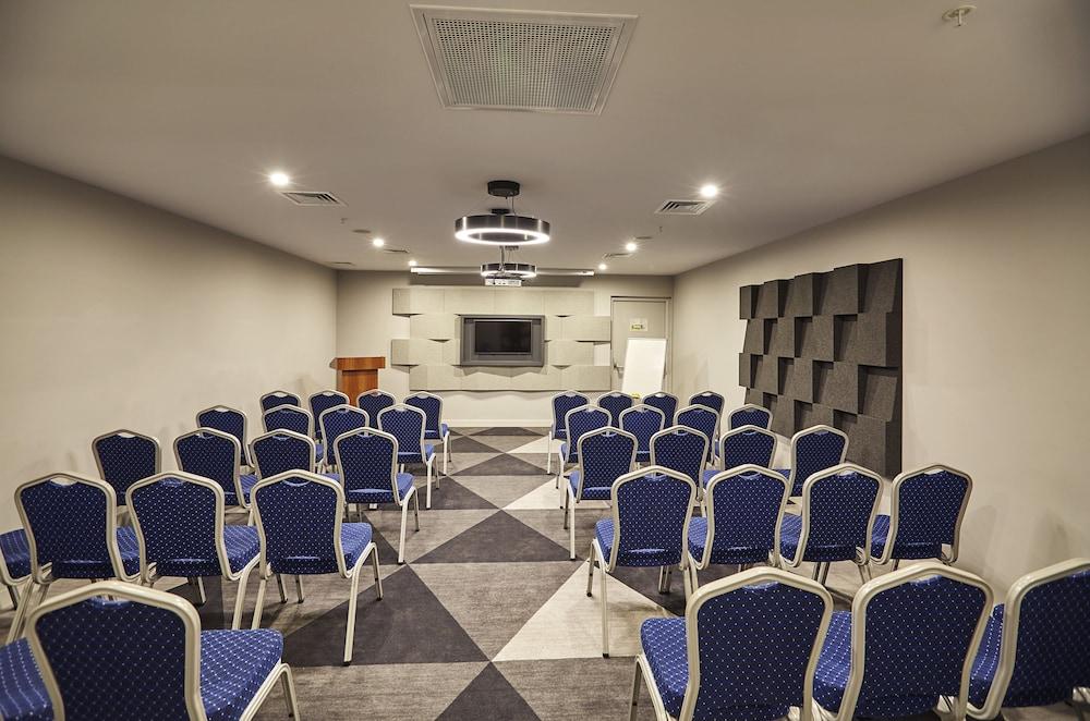 HOLIDAY INN EXPRESS ISTANBUL - ATAKOY METRO — ISTANBUL — фотография отеля №32