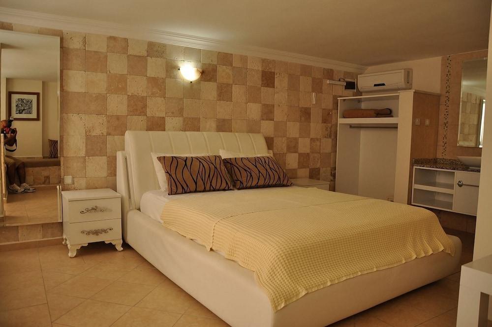 SAFARI SUIT HOTEL — SIDE — фотография отеля №2