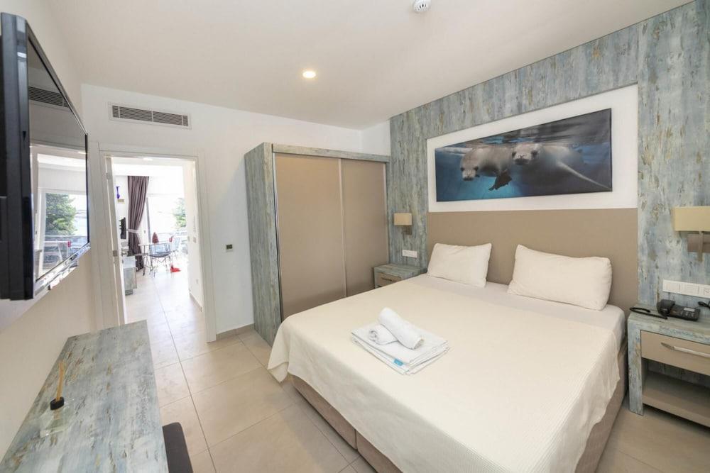 SEAFRONT FLAT WITH EXCELLENT SEA VIEW IN BODRUM — BODRUM — фотография отеля №9