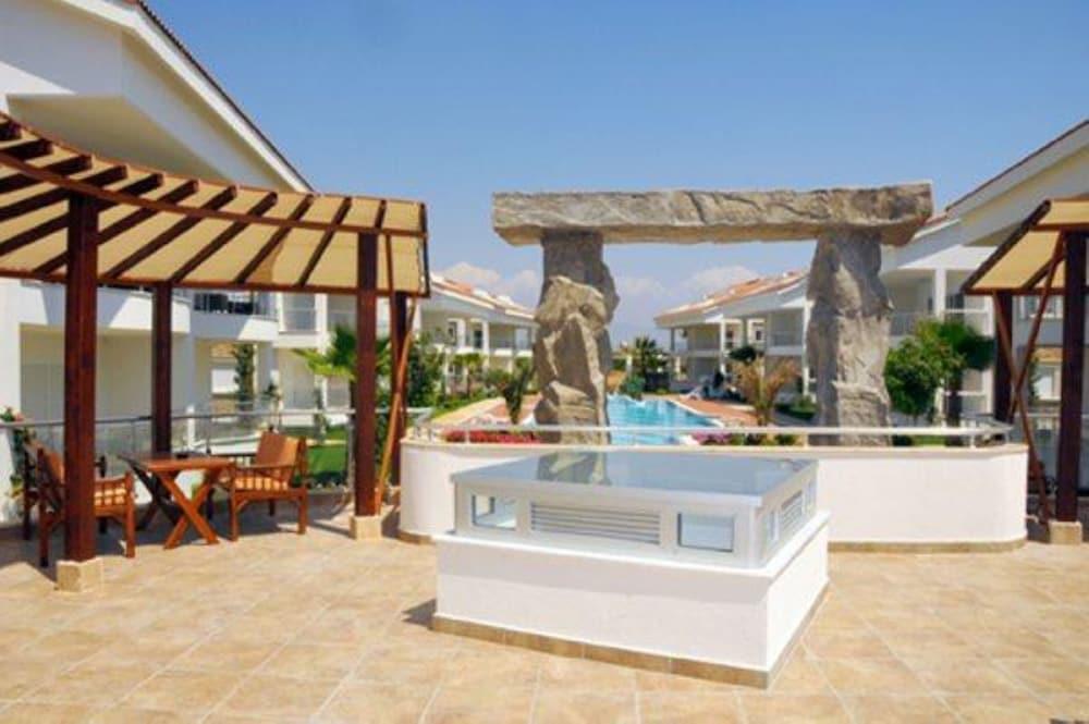 GORGEOUS 2 BED PRIVATE GROUND FLOOR HOME IN ONE OF SIDES MOST EXCLUSIVE COMMUNI — SIDE — фотография отеля №29