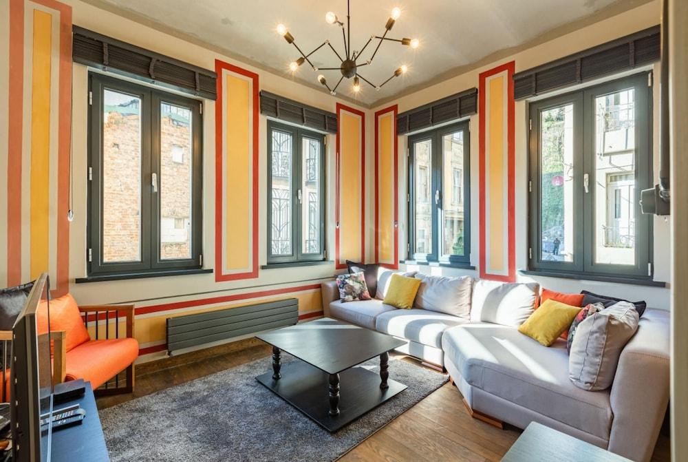 MISSAFIR HISTORICAL FLAT WITH HAMMAM NEAR TAKSIM — ISTANBUL