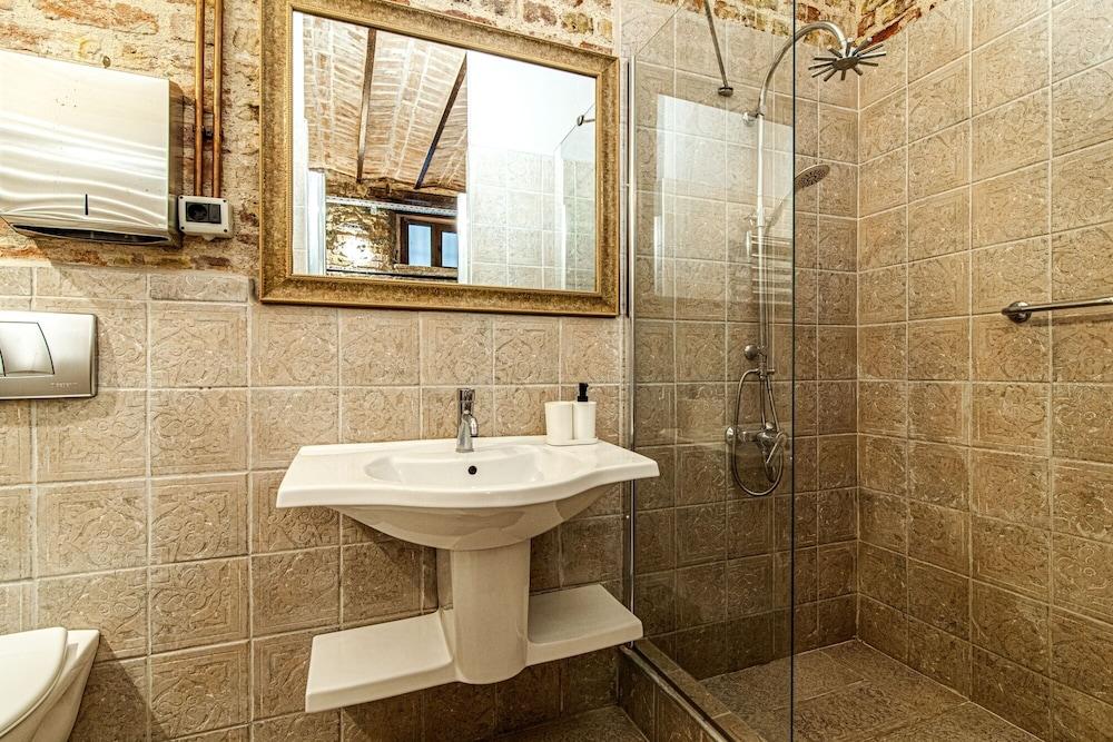 CENTRALLY LOCATED HISTORICAL FLAT IN BEYOGLU — ISTANBUL — fotografie hotel nr. 34