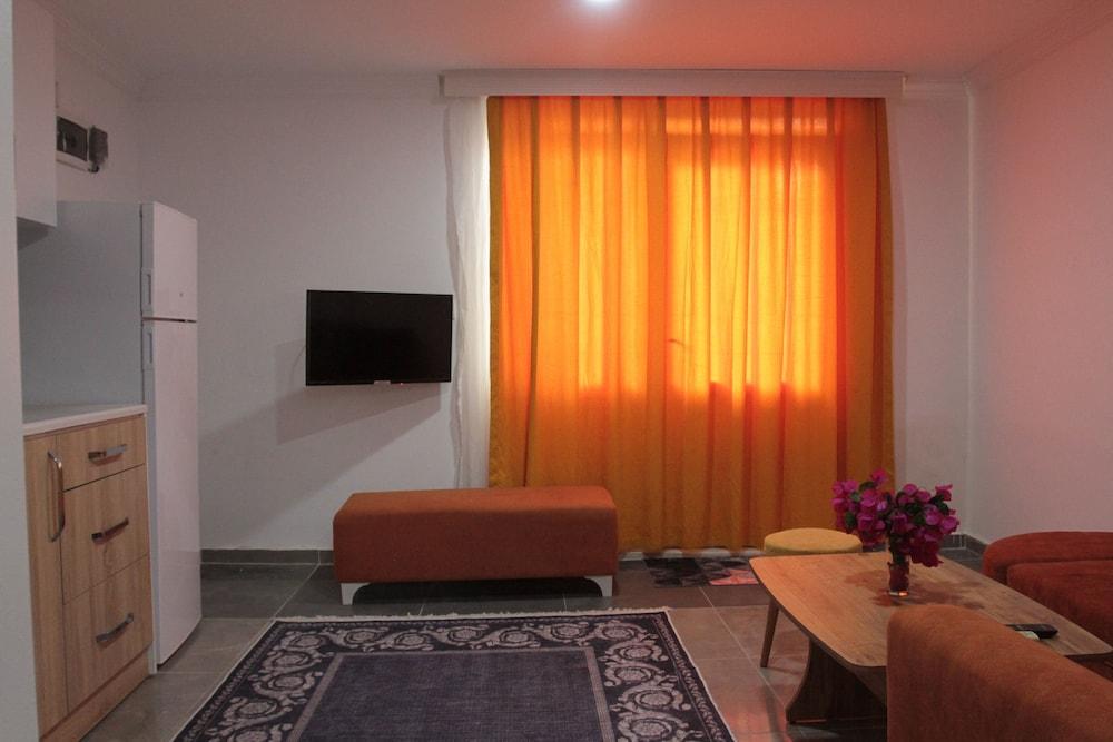 HILLSIDE APART HOUSE — SIDE — fotografie hotel nr. 16