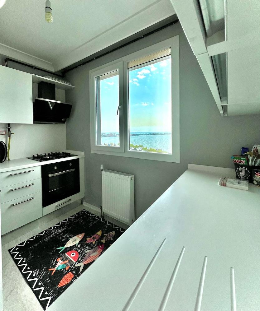 PERFECT LAKE VIEW ENTIRE APARTMENT — ISTANBUL — фотография отеля №8