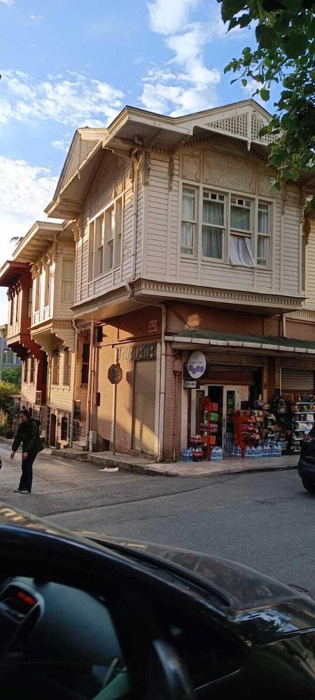 SEA VIEW VILLA IN USKUDAR — ISTANBUL