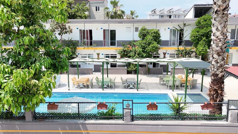 HILLSIDE APART HOUSE — SIDE — fotografie hotel nr. 2