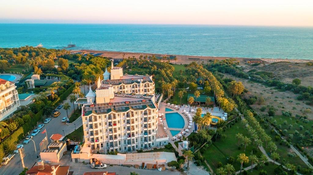 ROYAL ATLANTIS BEACH — SIDE