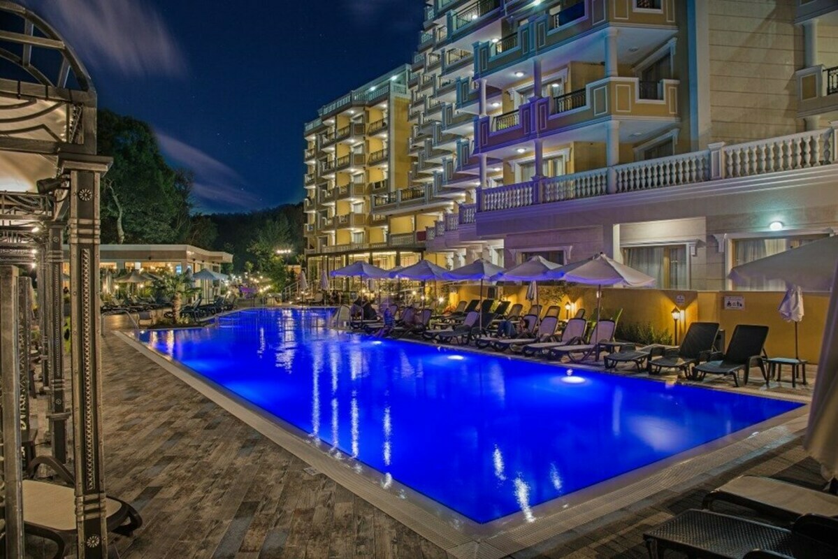 MARINA SANDS OBZOR — OBZOR