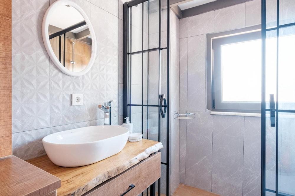 STUNNING SEA VIEW LOFT 5 MIN TO PARK IN KUZGUNCUK — ISTANBUL — фотография отеля №22