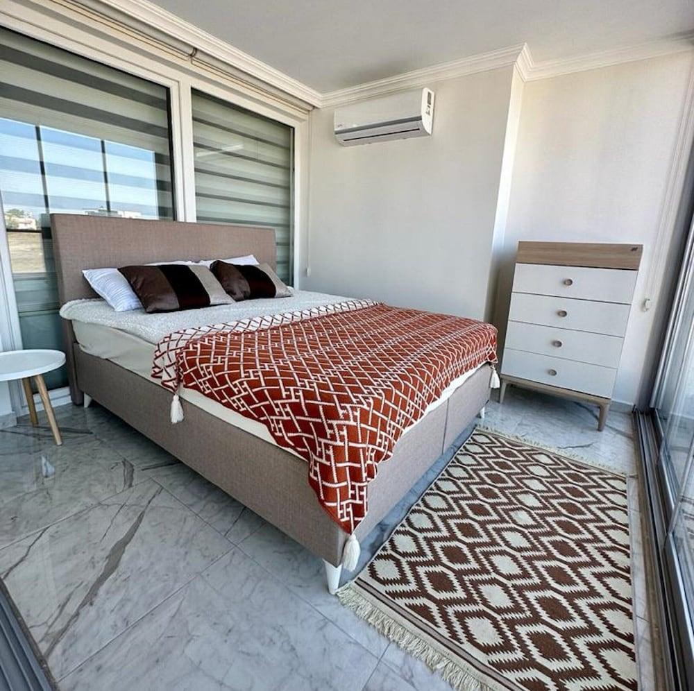 BABYLON 40 - 2 BED PRIVATE HOME SLEEPS UP TO 6 CLOSE TO EVERYTHING — SIDE — фотография отеля №2