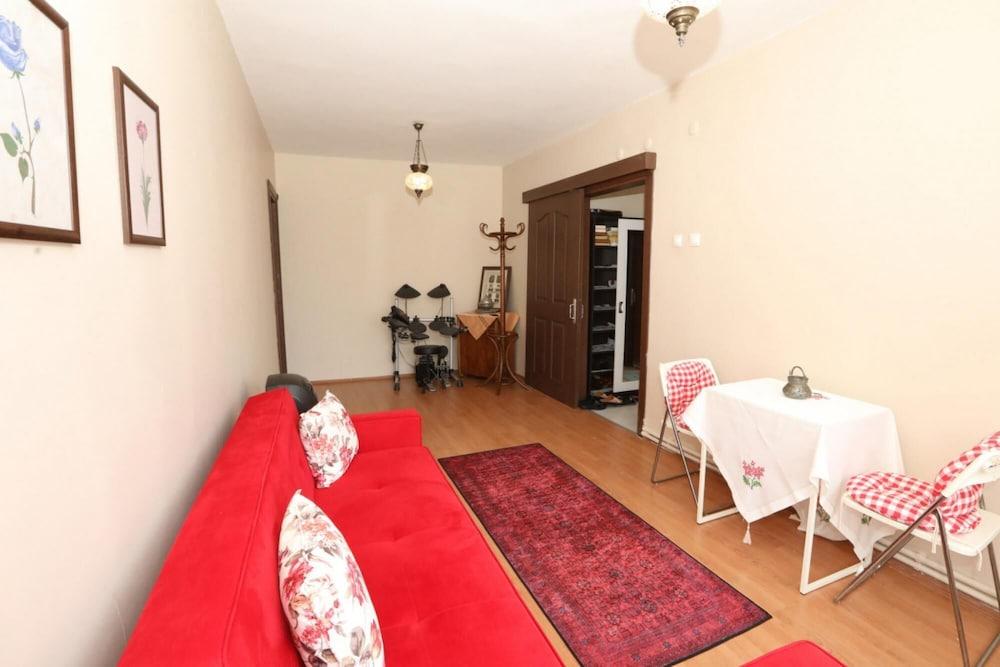 FLAT WITH TWO LIVING ROOMS AND BALCONY IN USKUDAR — ISTANBUL — fotografie hotel nr. 12
