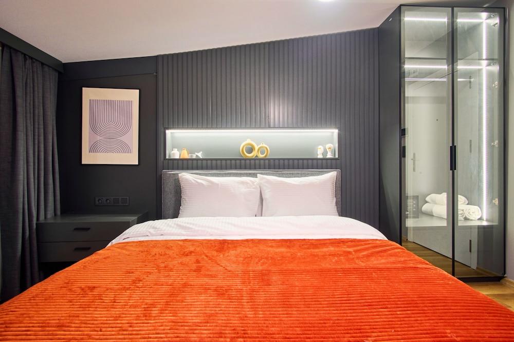 TAKSIM ANTIQUE SUITES — ISTANBUL