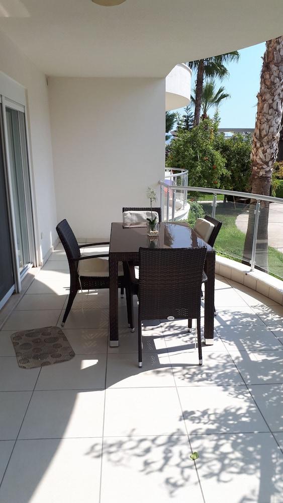 GORGEOUS 2 BED PRIVATE GROUND FLOOR HOME IN ONE OF SIDES MOST EXCLUSIVE COMMUNI — SIDE — фотография отеля №34