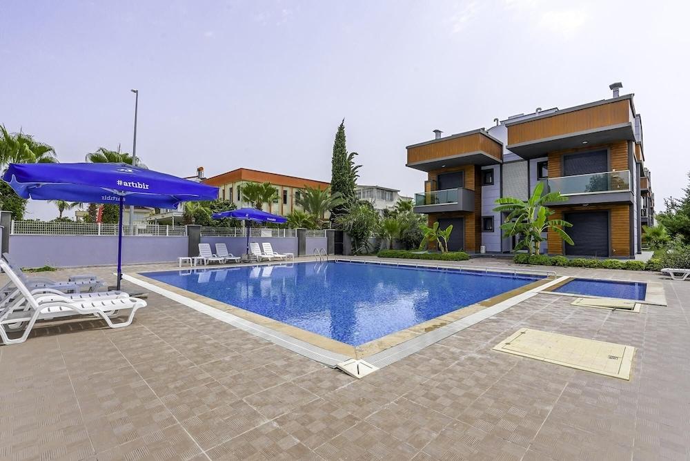 FLAT W SHARED POOL AND BALCONY 8 MIN TO BEACH — BELEK