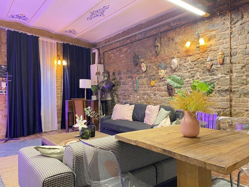 CENTRALLY LOCATED HISTORICAL FLAT IN BEYOGLU — ISTANBUL — fotografie hotel nr. 19