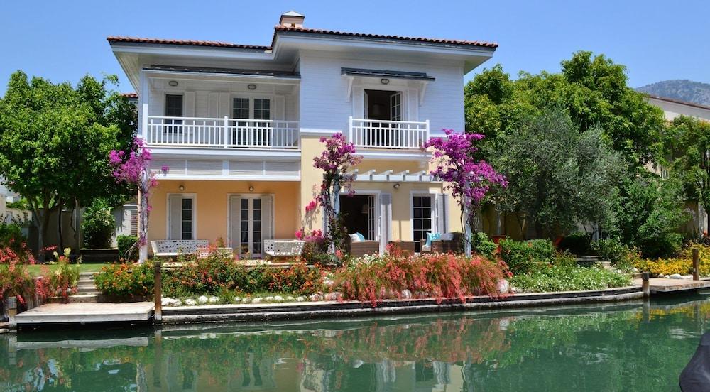 PORTVILLE VILLAS BY VILLA SAFIYA — GOCEK