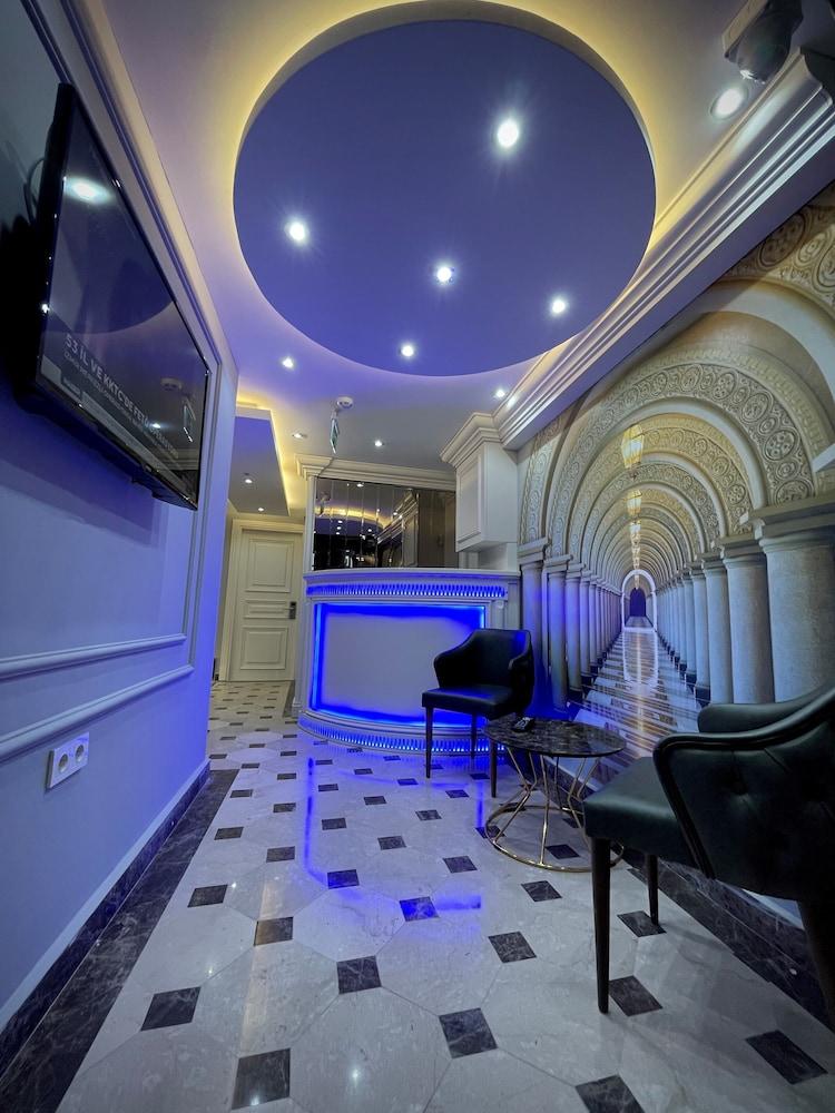CROWNED HOTEL — ISTANBUL