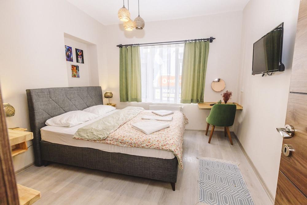 VIVID PRIVATE ROOM AT TAKSIM — ISTANBUL