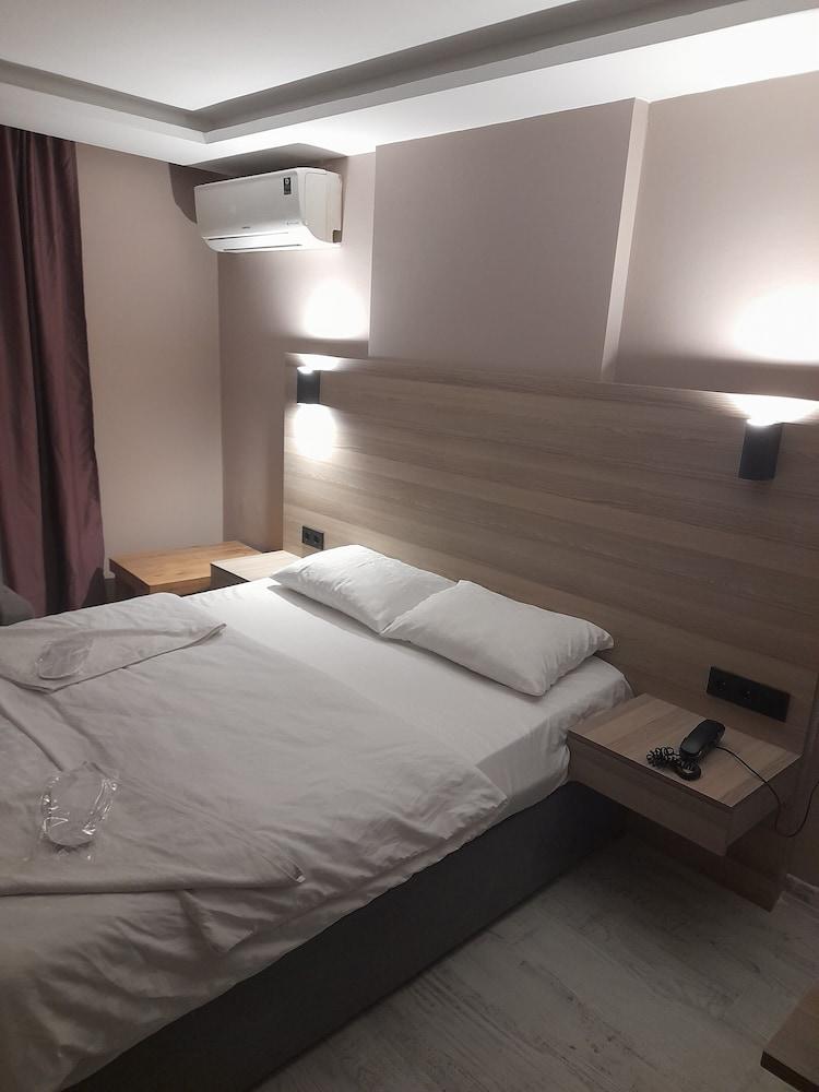 MOON SUIT OTEL — ISTANBUL