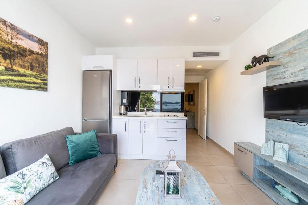 SEAFRONT FLAT WITH EXCELLENT SEA VIEW IN BODRUM — BODRUM — фотография отеля №17