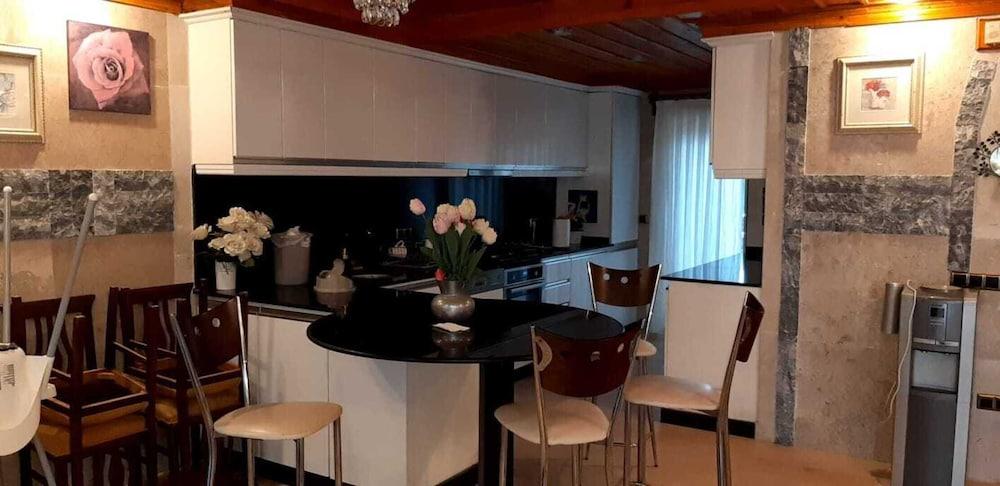STUNNING 10 BEDROOM VILLA IN DALYAN — DALYAN — фотография отеля №8